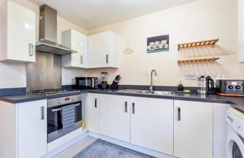 Balmoral Court -Sleeps 6 - Free Parking with Workspace - Balcony & High-Speed WiFi - Foto 21