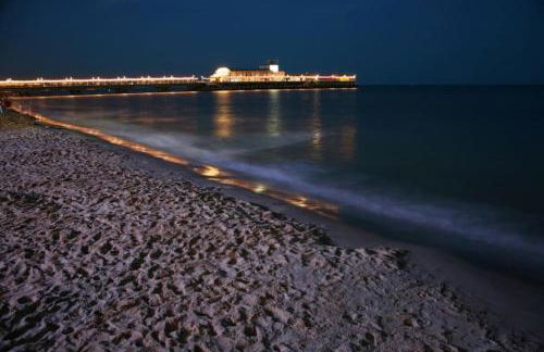 LOOKOUT by BOURNECOAST - A Stylish Flat with a Balcony, SEA GLIMPSES and Parking- Just a 10 Minute Walk to the Sandy Beaches - FM8405 - Photo 44