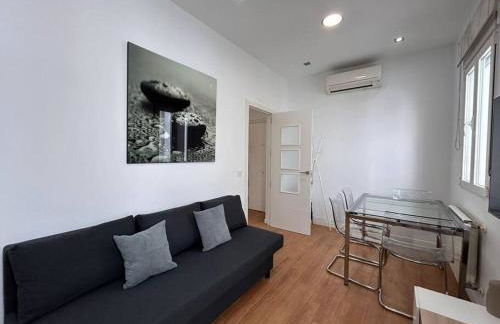 Flat in the Barrio de Las Delicias, Madrid - Photo 1
