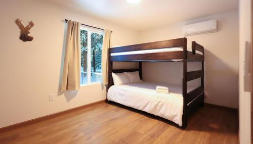 Lassen National Park Luxury Cabin with Hot Tub - Foto 3