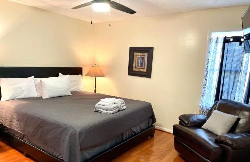 3 Bed 2 Bath House, Quiet & downtown Smart TVs in all rooms, Whole house to yourself - Foto 9