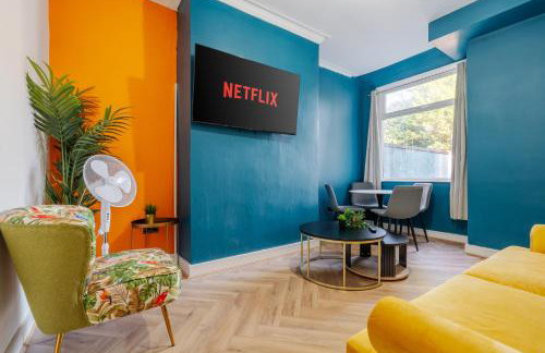 Exotic 4BD, Etihad, Coop Arena - TV in all Rooms and Outdoor Dining - Foto 1