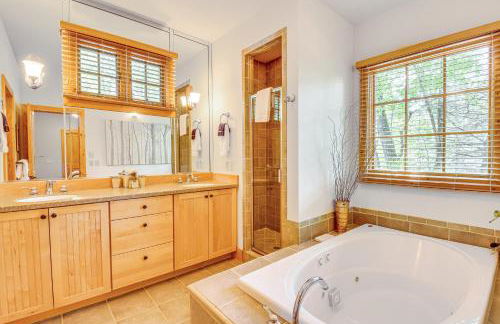 Mountain Time Cashiers Condo with Deck and Views! - Foto 13