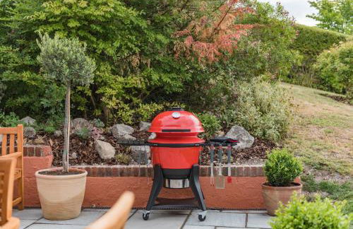 Luxury 5-Bed Country House with Hot Tub, Views & Games Room, Sleeps 12 - Kent Downs - Foto 38