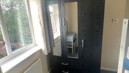 Spacious 3 Bed home situated in a beautiful area - SLEEPS 8 - Foto 3