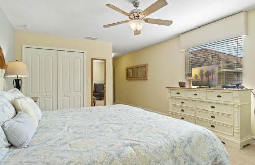 Spacious Vacation Home with Pool & Jacuzzi Near Disney - Foto 16