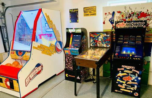 Stylish Lake home with HUGE POOL, Arcade with PS5,and Theater Just 5 min from Legoland - Foto 8