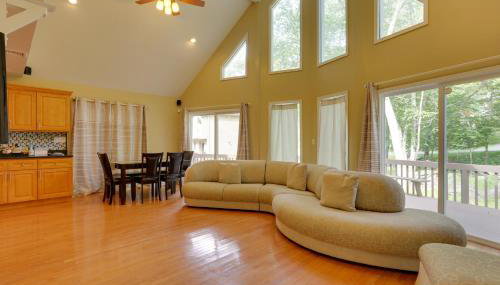 Pools, Hot Tub and More Bushkill Mountain Getaway! - Foto 3