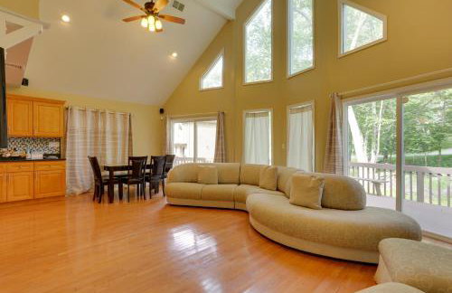 Pools, Hot Tub and More Bushkill Mountain Getaway! - Photo 3