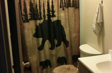 Serenity and Fun all in one in this Cozy Pocono Cabin - Foto 19