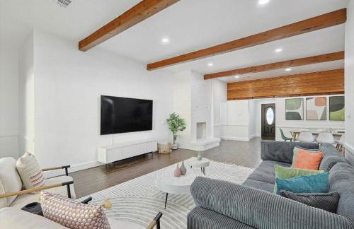 Gorgeous 4BR Holiday Home with Huge Yard and Pool - Foto 14