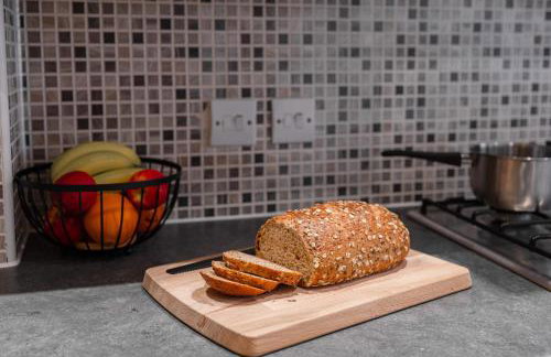 Caboose Stays - Bury St Edmunds - Modern 4 Bed townhouse close to centre and major transport links - Fast Wifi - Parking - Business and Contractors - Foto 26