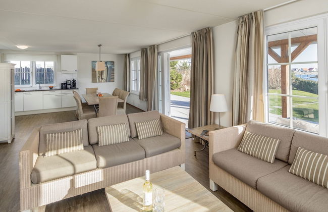 Detached Villa With Four Bathrooms Near the Sea - Photo 5