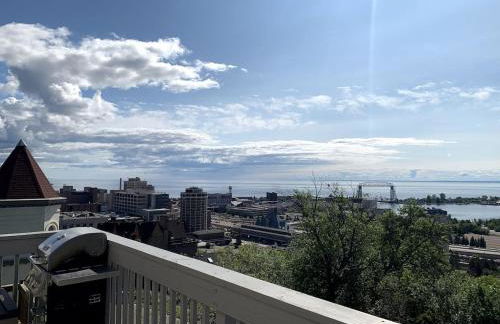 Whole House with Lake and Lift Bridge Overlook for 10 Guests - Foto 1