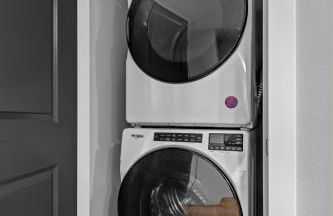 Luxe King Suite, Cozy Sectional, Gym, Pool, U of A - Photo 36