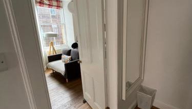 Bright 2 bedroom apartment near the meadows - Foto 5