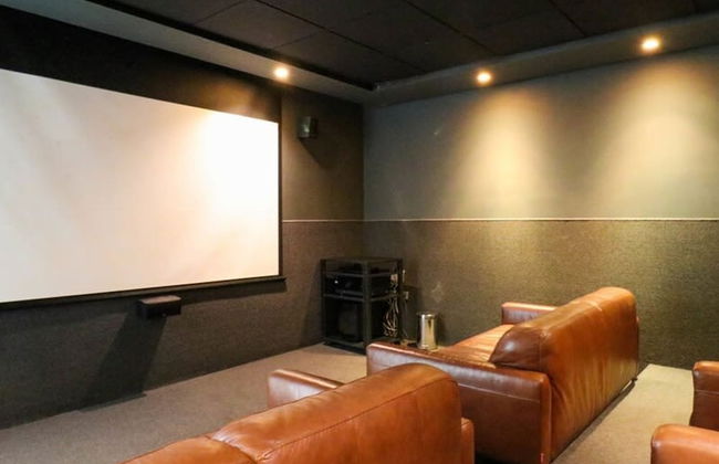 w Picturesque 2BR at Malecon - Photo 37