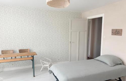 La Gannatoise Family home with garden - Photo 3