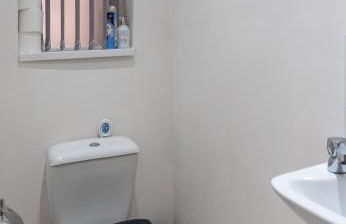 Casa Cove GF Flat Free Parking - 5min to Hospital - Foto 15