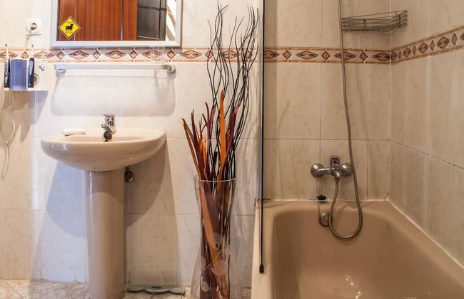 Chic & Sunny Apt. Historic District - Sol - Photo 13