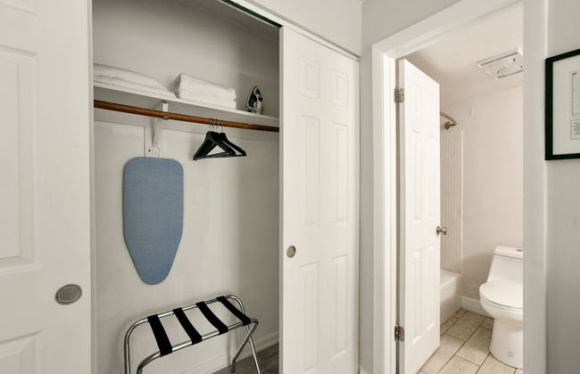 Artrageous on the river By RocketStay - Photo 55