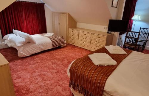 Central to town, 4 bedrooms, sleeps 8, parking for 4 plus cars - Foto 9