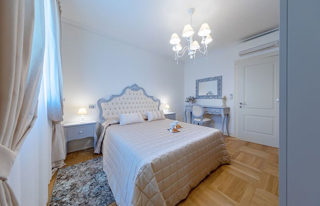 Luxury Lakefront Catullo with pool - Photo 2