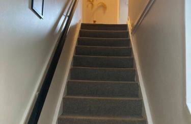 Budget friendly apartment with stairs Near Glasgow airport and Loch Lomond - Foto 9