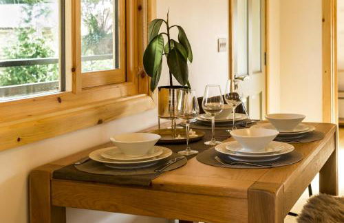 Fern Lodge - 2 Bedroom Log Cabin - Saint Florence - Tenby - Photo 24
