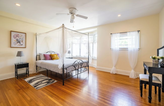 Cozy Houses in Downtown Toronto by GLOBALSTAY - Photo 3