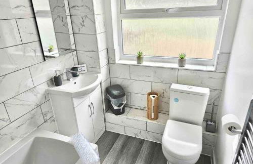 Cosy Home in Swindon 3 with parking centrally located-Business or Leisure - Foto 16