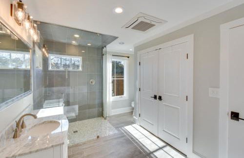 Modern Clarkesville Cottage with Decks and Patio! - Foto 12