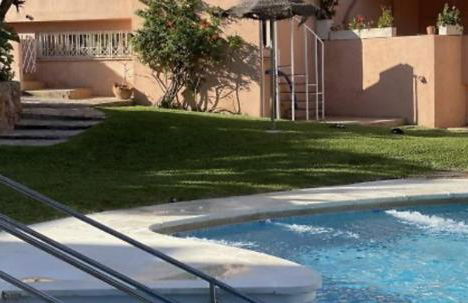 Casa adosada con piscina a 5 minutos de la playa . - Foto 6