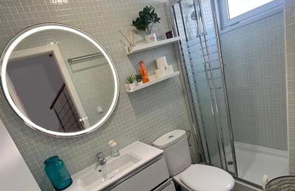 Stunning Chic Penthouse retreat in front of the beach - Foto 34