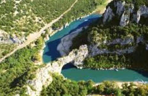 Agréable maison entre rivière et centre du village avec piscine - Photo 12