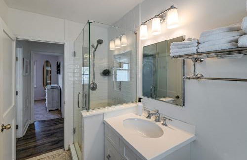 Walk to Beach and Dtwn Dining! Avalon Coastal Escape - Foto 16