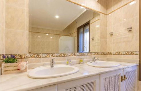 Lilia Barajas - Photo 43