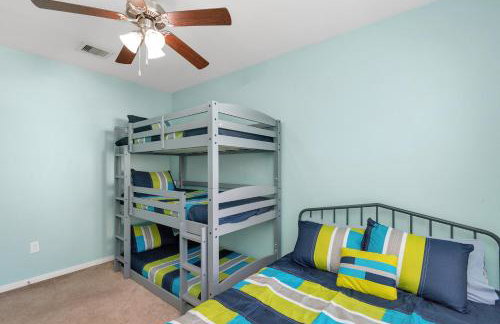 Summer Bliss 3BR Home, Walk to Beach Master Suite Sleeps 9 - Foto 47
