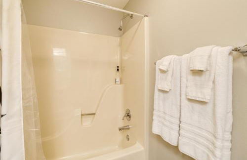 The Bella Vista Lakeside Treehouse Dock and Kayaks! - Photo 26