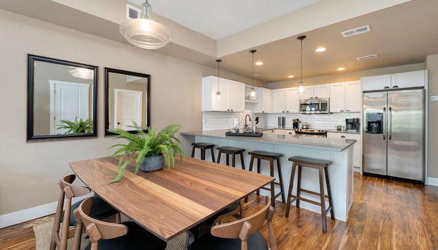 Amazing Urban Townhome near Breweries and River! - Foto 2, Imagen principal