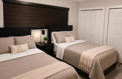 Modern Miami Home l Sleeps 12 l Free Parking - Photo 41
