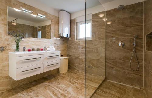 Villa Sweet Home Marija With Heated Pool - Foto 30