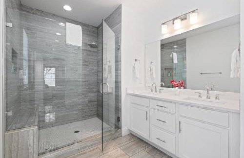 Nash House & Bars of Broadway with Patio Bar and Views! 8min Downtown! Sleeps 12! - Foto 3