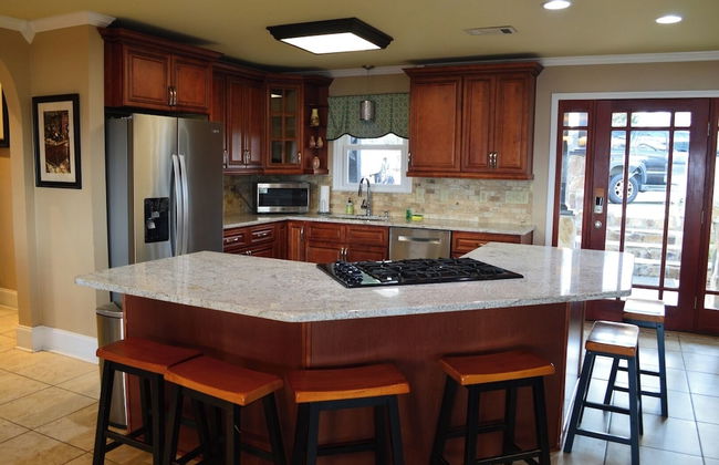 5 BR House Lake Retreat w/ Hot Tub, Sleeps 12 - Foto 54