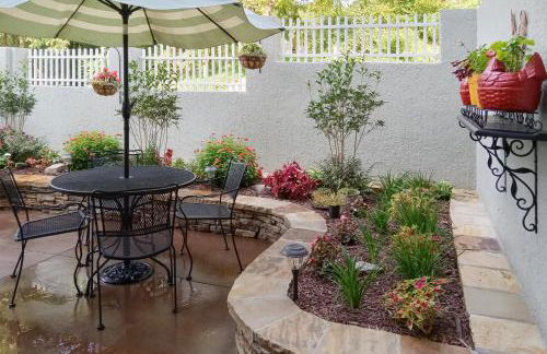 Walk to Main Street Saluda Escape with Garden Patio - Foto 19