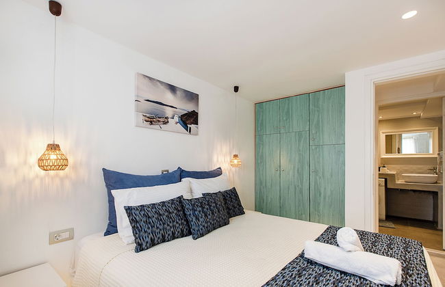 Santorini Villatzio Suites - Photo 11