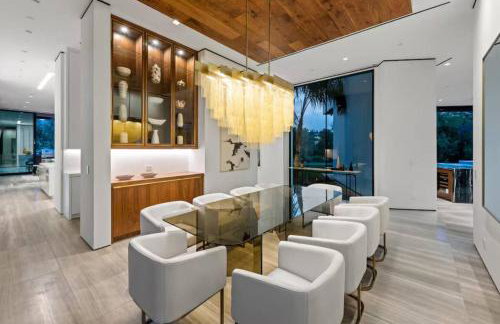 Luxurious 5BR Villa in BH with Pool, Theater, and Views - Foto 34