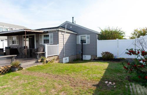 Dog-Friendly Cottage with Backyard & Beach Vibes! - Foto 13