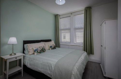 Comfy 3-Bed, Sleeps 5 & Parking - Foto 20