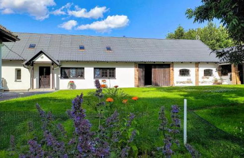 3 Bedroom Cozy Apartment In Huta Gorna - Foto 1